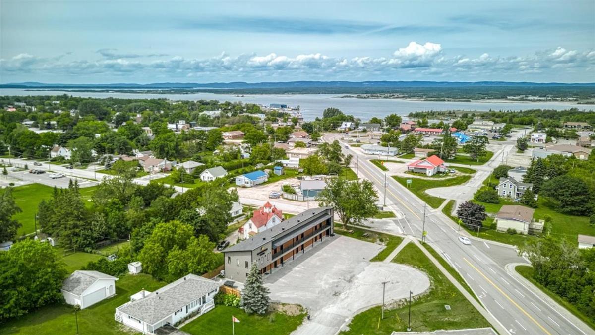 Manitoulin Motel Little Current エクステリア 写真