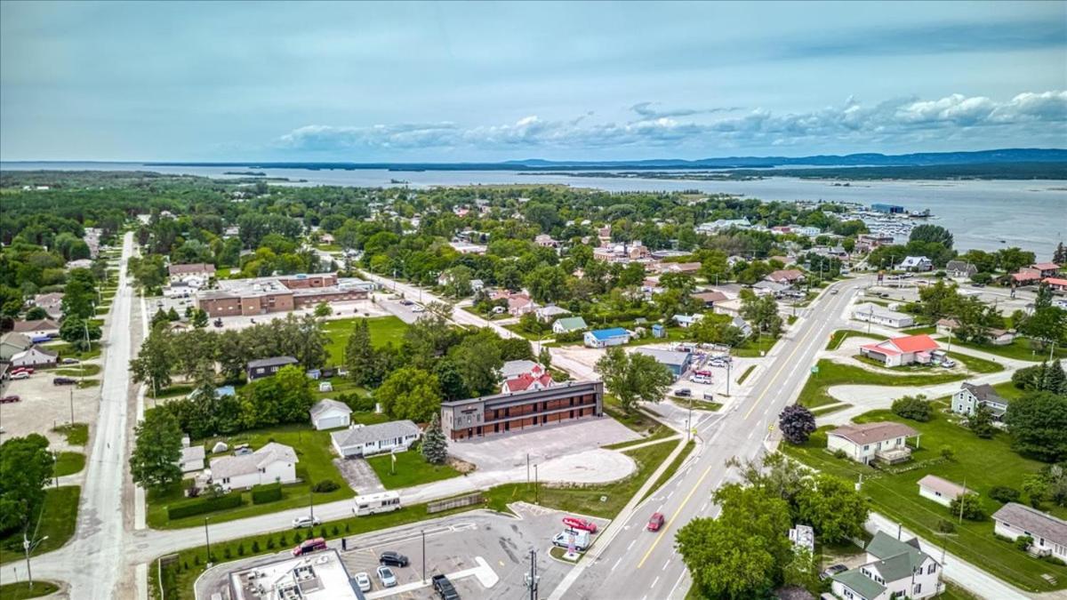 Manitoulin Motel Little Current エクステリア 写真